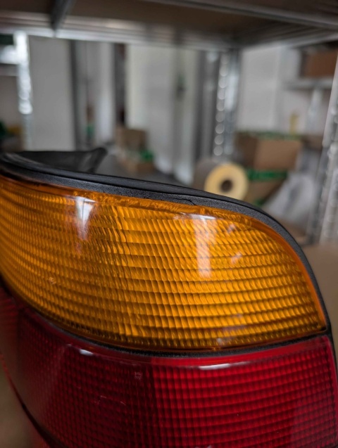 R/LAMP BASE & LENS-BMW 5 (E34)